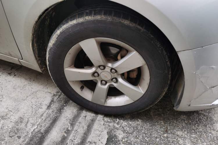 Used Chevrolet Cruze 2013 1.6L SL MT Right Front Wheel Hub