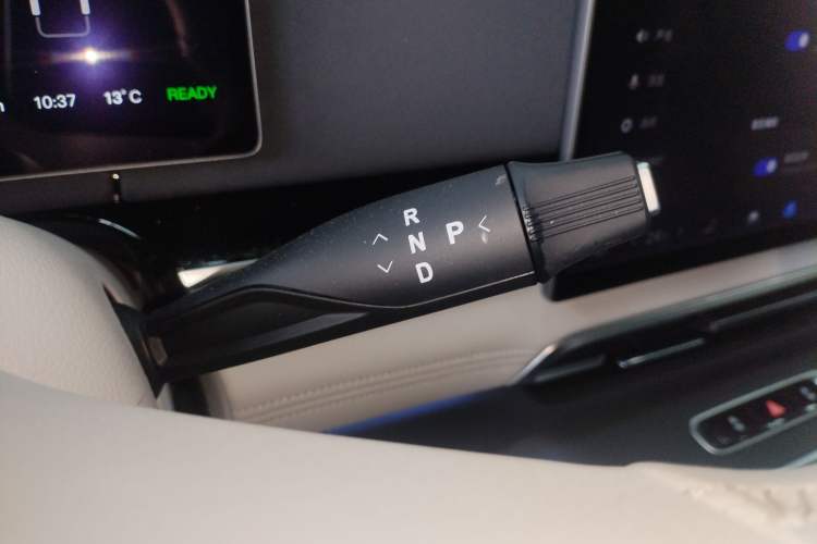 Used VOYAH Dream 2025 PHEV Four-Wheel Drive Prestige Kunpeng Edition
