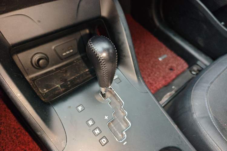 Used Hyundai ix35 2013 2.0L Automatic Two-Wheel Drive Smart GLS China IV Standard Gear Lever