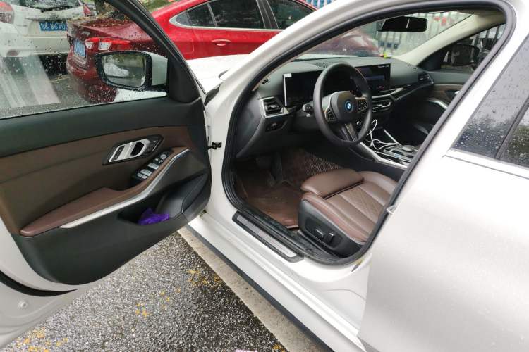 Used BMW i3 2024 eDrive 35 L Interior 3