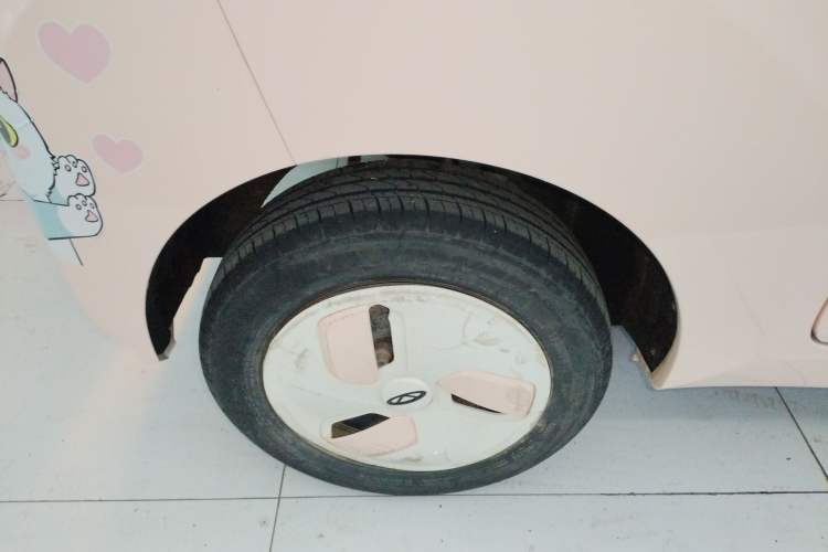 Used Chery QQ Ice Cream 2023 170km Milkshake – Lithium Iron Phosphate Exterior 5