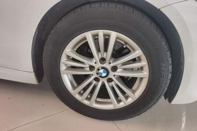 Used BMW 3 Series 2014 320Li Fashion Model Right Front Wheel Hub