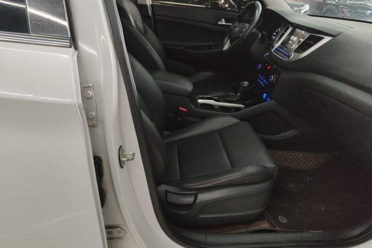 Used Hyundai Tucson 2015 1.6T Dual-Clutch Two-Wheel-Drive Smart Model
