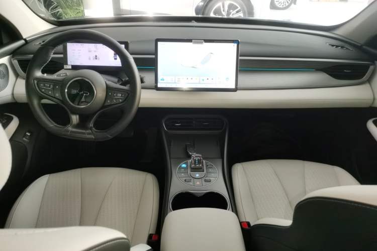 Used BYD Seal 05 DM-i 2025 DM-i Intelligent Drive 120KM Flagship Model Center Console