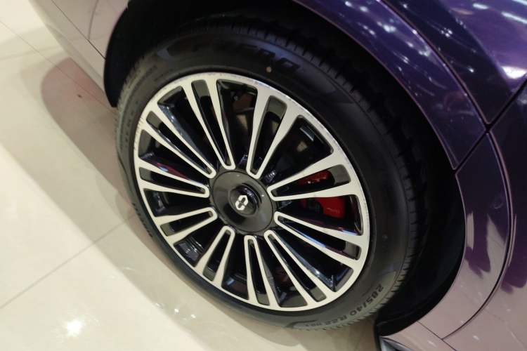 Used Hima AITO M9 2024 Range-Extended Max Edition 42 kWh 6-Seater Version Right Rear Wheel Hub