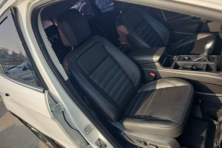 Used Ford Kuga 2019 EcoBoost 180 Two-Wheel-Drive Titanium Plus Model China VI Standard
