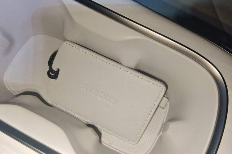 Used Xiaomi Auto SU7 2024 Four-Wheel Drive Ultra-Long Range Advanced Intelligent Driving Max Edition Vehicle Key