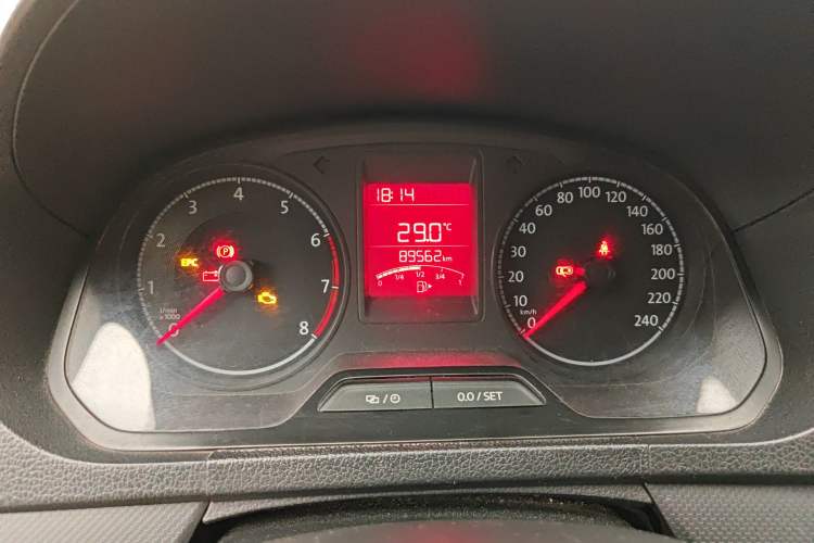 Used Volkswagen Jetta 2017 1.5L Manual Fashion Edition Odometer Close Up