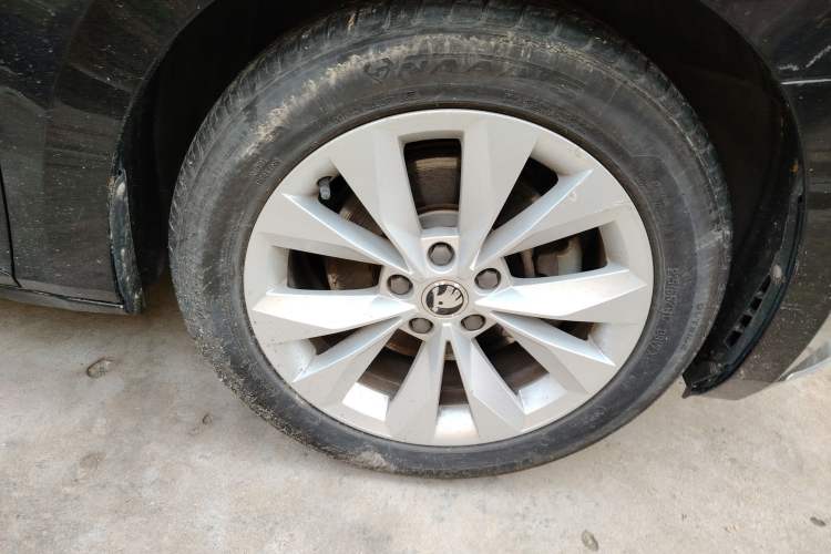 Used Skoda Superb 2018 TSI280 DSG Comfort Edition China V Standard Right Front Wheel Hub