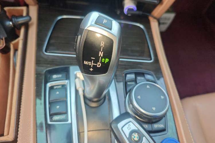 Used BMW 7 Series 2014 730Li Premium Edition Gear Lever