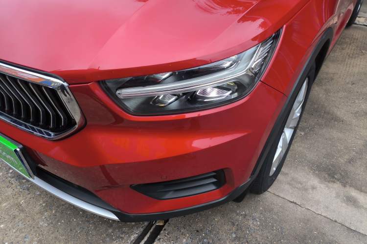 Used Volvo XC40 2019 T4 4x4 Midday Lava Red
