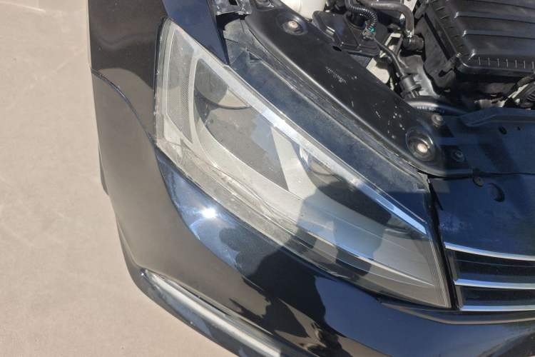 Used Volkswagen Sagitar 2015 1.6L Manual Comfort Model Right Front Headlight