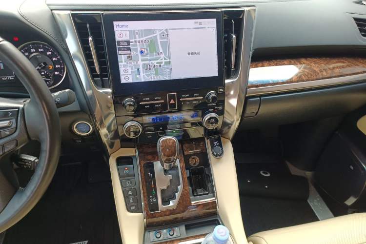 Used Toyota Alphard 2020 Dual-Engine 2.5L Luxury Edition Audio And AC Panel