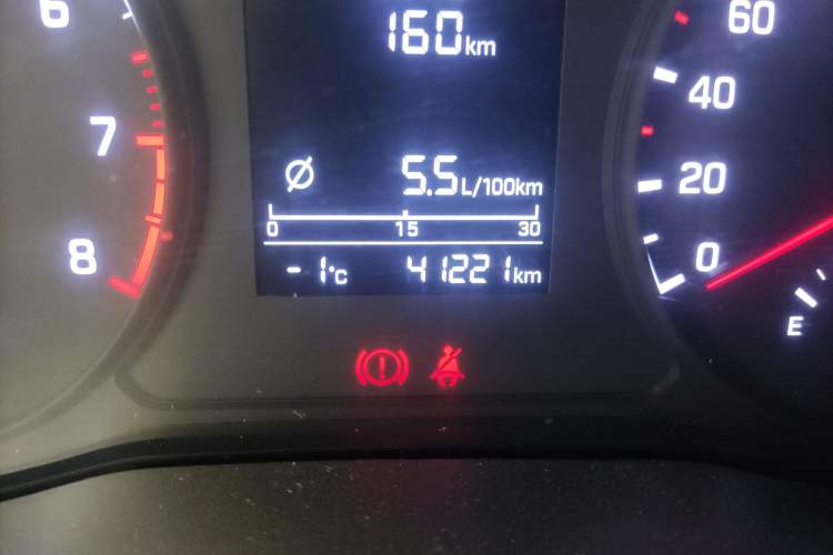 Used Hyundai Verna (new generation) 2016 1.4L Manual Cool Edition GLS Odometer Close Up