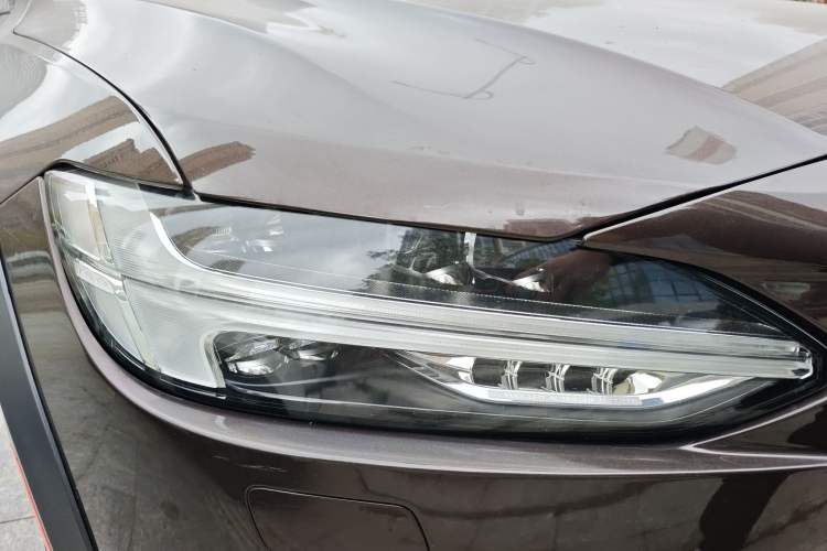 Used Volvo V90 2017 Cross Country T5 AWD Smart Range Edition