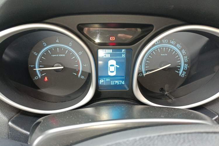 Used GAC Trumpchi GS5 2014 2.0L Automatic Two-Wheel Drive Deluxe Edition Instrument Cluster