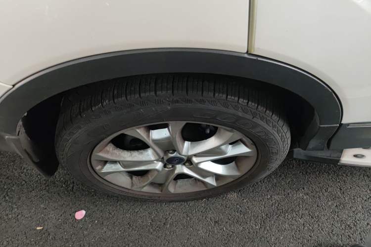 Used Ford Kuga 2013 2.0L GTDi Four-Wheel-Drive Sport Model Right Rear Wheel Hub