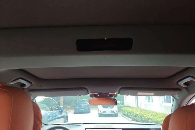 Used Li Auto L8 2023 Pro Model
