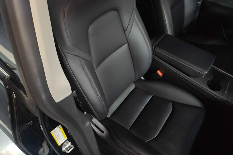 Used Tesla Model Y 2022 Long-Range All-Wheel-Drive Version
