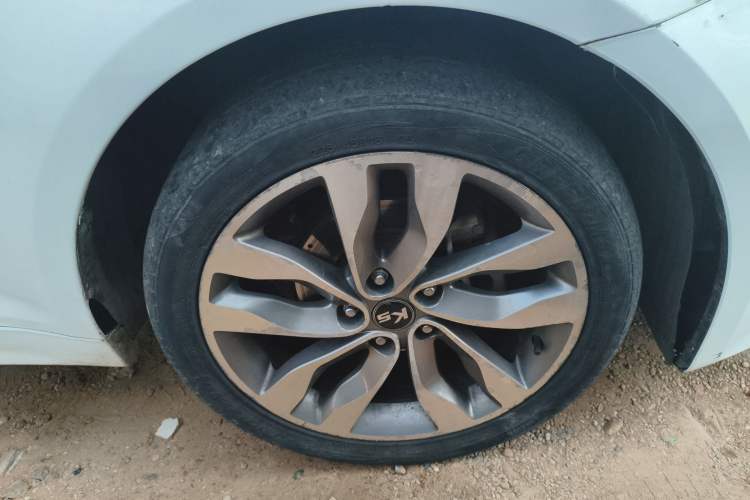 Used Kia K5 2014 2.0L Automatic LUXURY Right Front Wheel Hub