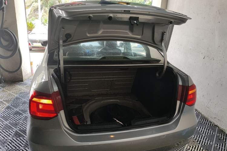 Used Volkswagen Jetta 2015 1.4L Manual Comfort Model
