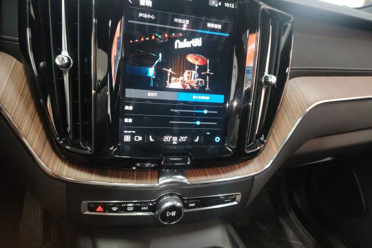 Used Volvo XC60 New Energy 2024 T8 Plug-in Hybrid Long-Range All-Wheel Drive Smart Luxury Edition Audio And AC Panel