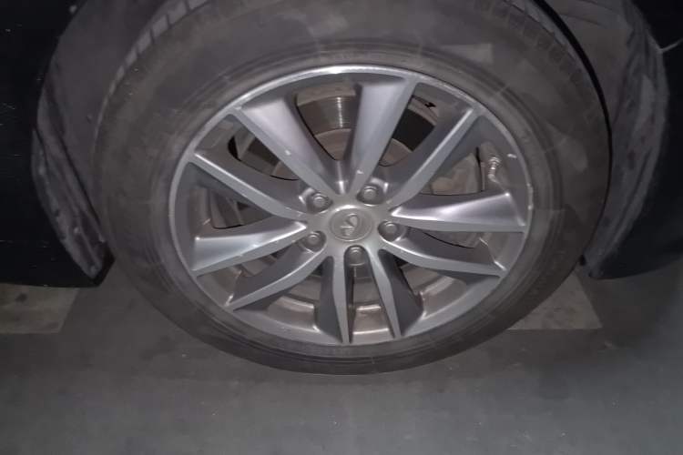 Used Infiniti Q50L 2016 2.0T Comfort Edition Right Front Wheel Hub