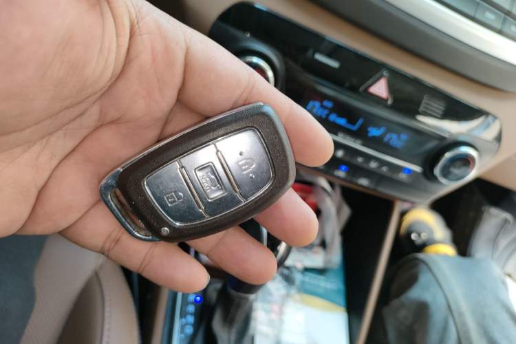 Used Hyundai Tucson 2015 1.6T Dual-Clutch Two-Wheel-Drive Smart Model Vehicle Key