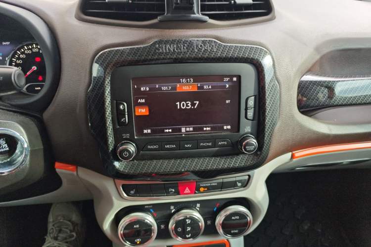 Used Jeep Renegade 2016 1.4T Automatic Smart Edition Audio And AC Panel