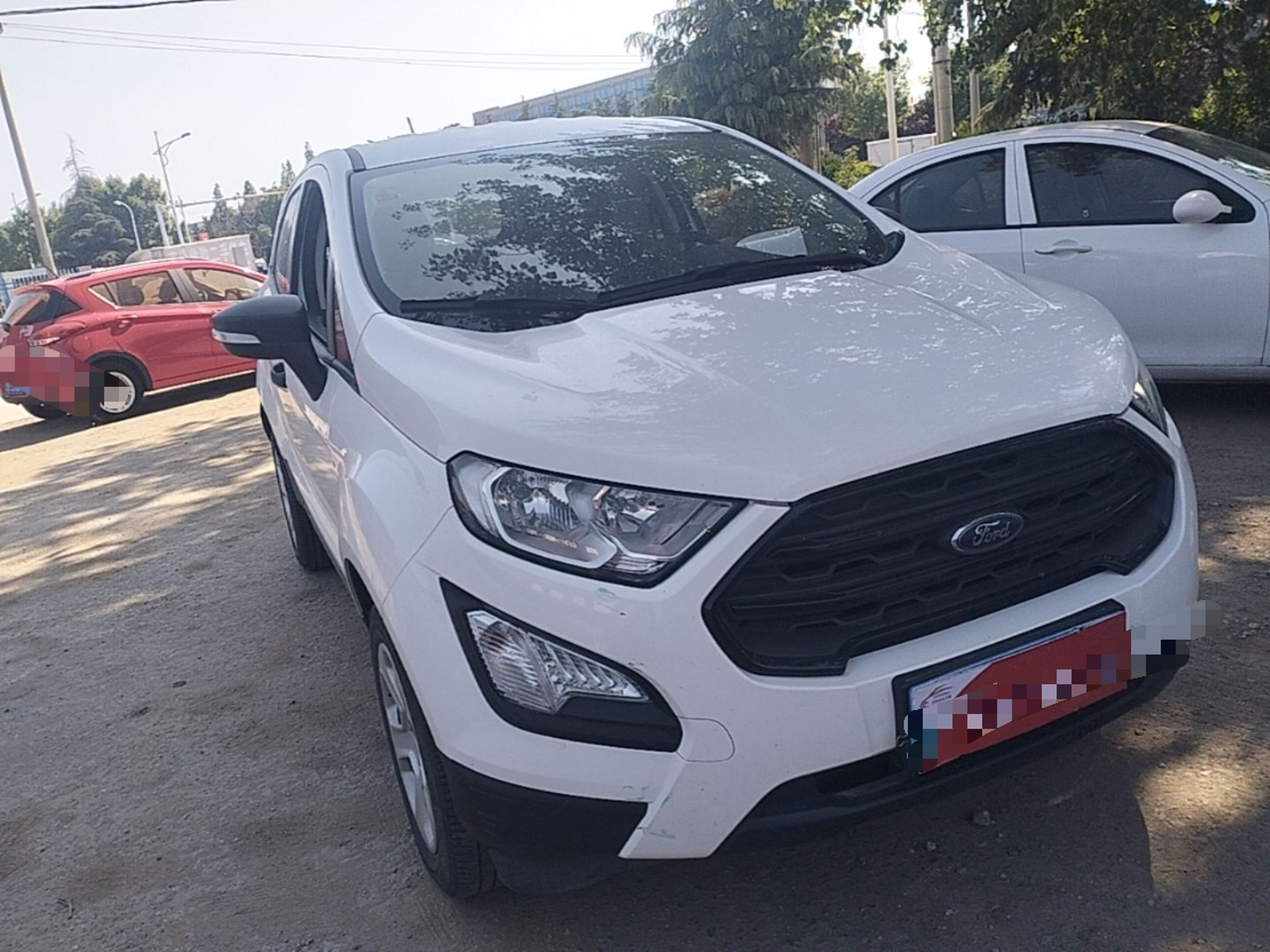 Под передней частью автомобиля
