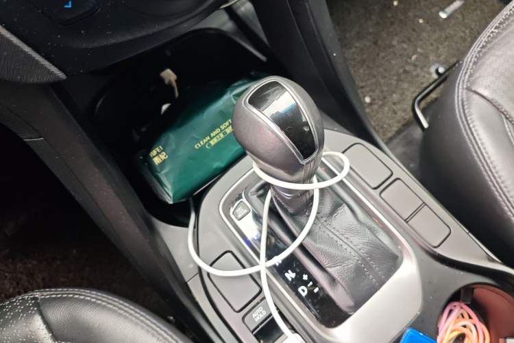 Used Hyundai Santa Fe 2013 2.4L Automatic 4x4 Smart Version Gear Lever