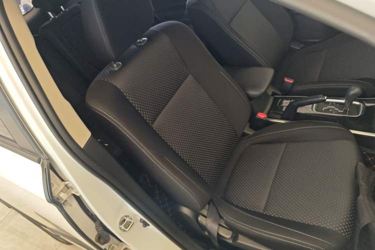 Used Mitsubishi Outlander 2018 2.0L Two-Wheel Drive Fashion Edition 5 Seats Right Front Seat