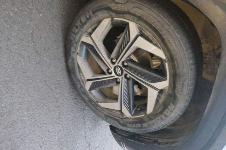 Used Hyundai Tucson 2021 Tucson L 1.5T DCT Luxury Prestige Edition Right Front Wheel Hub
