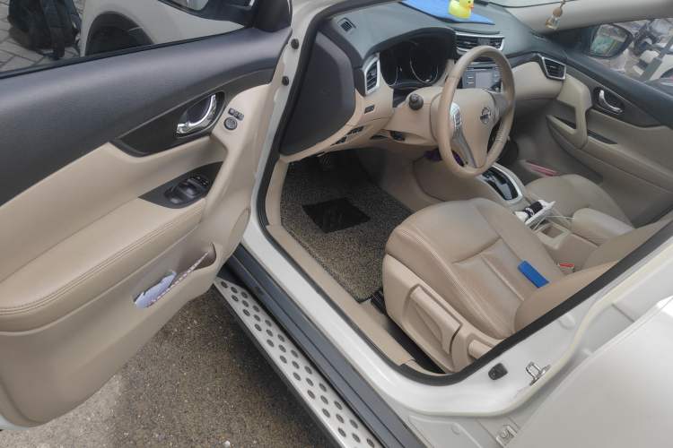 Used Nissan X-Trail 2014 2.0L CVT Comfort Edition 2WD Driver Seat