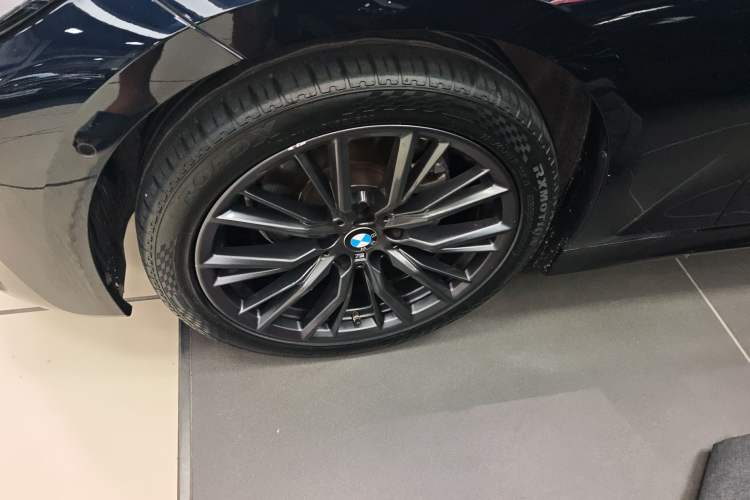 Used BMW 3 Series 2020 Restyled 325i M Sport Night Edition Package Left Front Wheel Hub