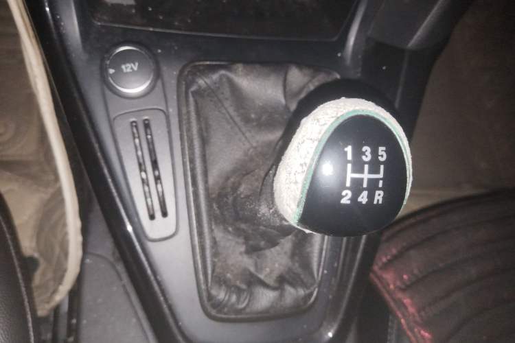 Used Ford Focus 2017 Hatchback 1.6L Manual Fashion Edition SmartDrive Version Gear Lever