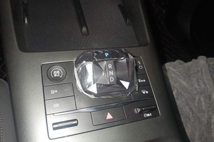 Used BYD Qin PLUS 2025 DM-i Smart Drive 55KM Leading Model Gear Lever