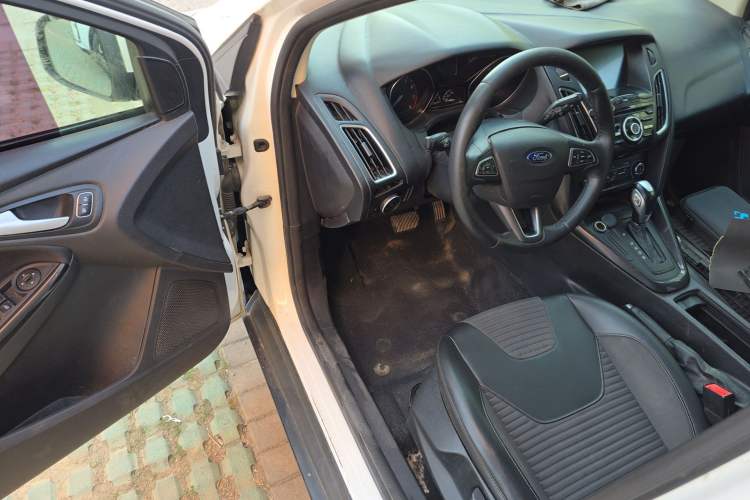 Used Ford Focus 2018 Hatchback Classic 1.6L Automatic Trendy SmartDrive Edition
