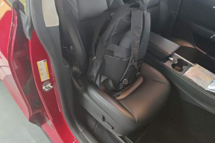 Used Tesla Model Y 2021 Standard Range Rear-Wheel Drive Version Right Front Seat