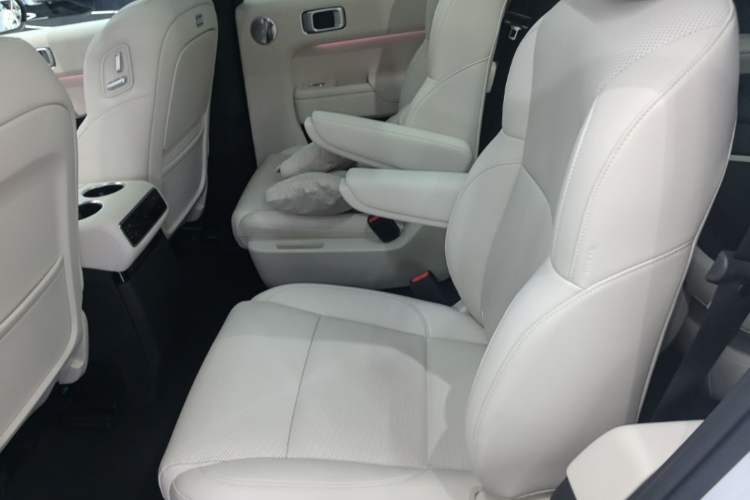 Used Li Auto L8 2025 Ultra Smart Refreshed Edition
