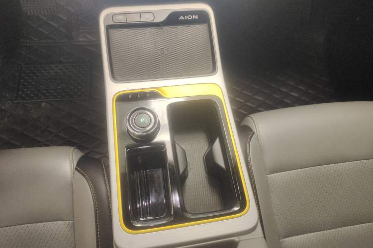 Used AION Y 2021 70 Intelligent Edition Gear Lever