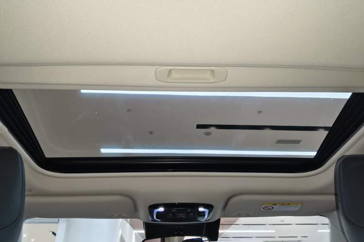 Used Toyota Camry 2026 Model Dual-Engine 2.0HSE Sport Lite Edition