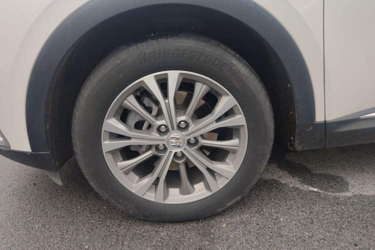 Used Buick Envision 2022 Encore Plus 652T Five-Seat Luxury Model Left Front Wheel Hub