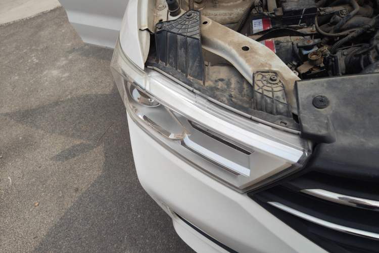 Used Wuling Hongguang 2019 1.5L S Standard Version China VI LAR Right Front Headlight