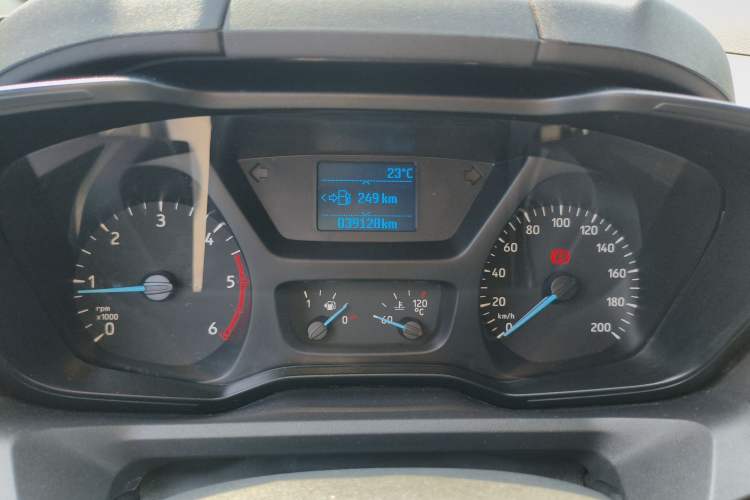 Used Ford Transit 2020 2.0T Diesel Multi-Function Commercial Vehicle Mid-Chassis Low-Roof Design with Dual Rear Doors Meeting China VI Emission Standards