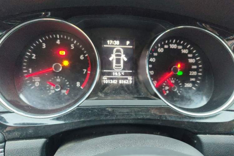 Used Volkswagen Sagitar 2018 280TSI DSG Comfort Model Odometer Close Up