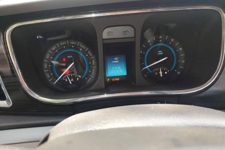 Used Buick GL8 2011 2.4L LT Luxury Business Executive Edition Odometer Close Up