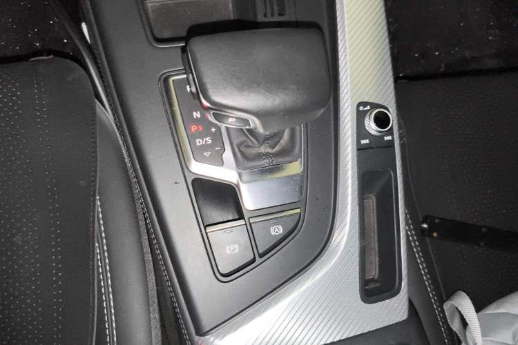 Used Audi A4L 2020 40 TFSI Fashionable and Elegant Model
