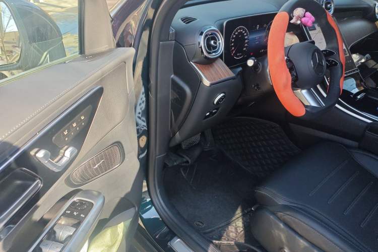 Used Mercedes-Benz GLC 2024 Refreshed GLC 300 L 4MATIC Dynamic Version 5 Seats Driver Seat