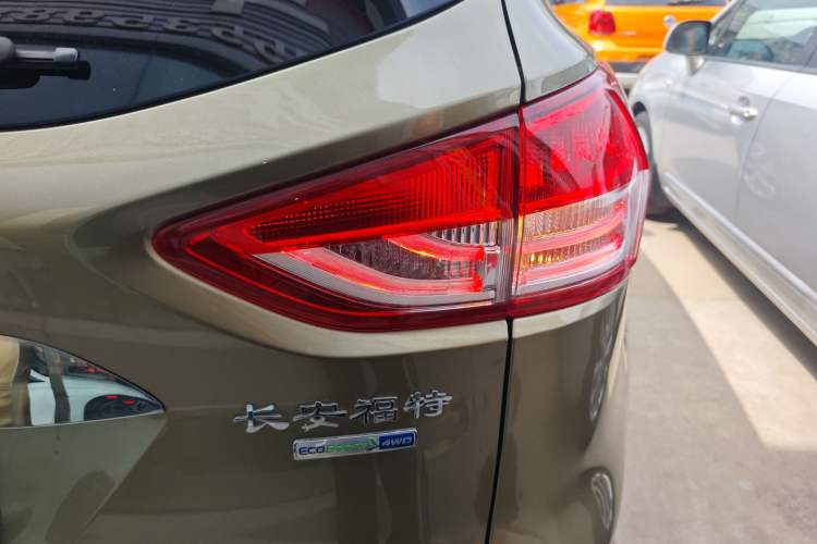 Used Ford Kuga 2015 2.0L GTDi Four-Wheel-Drive Sport Model Right Rear Taillight